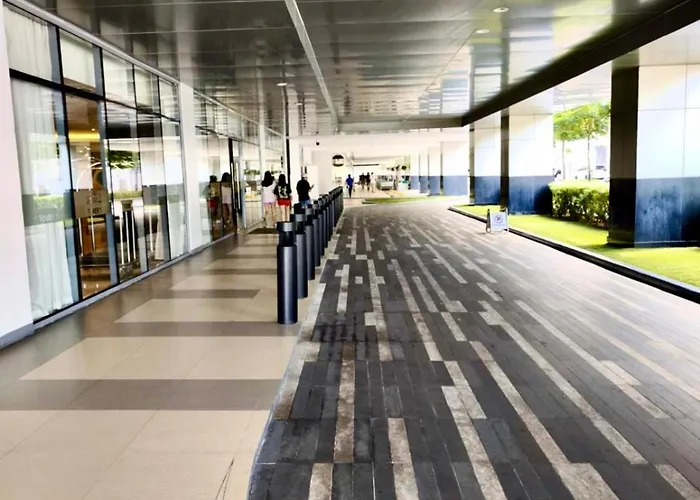 Urban Leshore Staycation Near Moa, Airport, Us Embassy 4* マニラ市